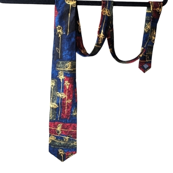 Avansata for Harry Rosen Silk tie. Art to wear.  Gold floral abstract design - Picture 5 of 5